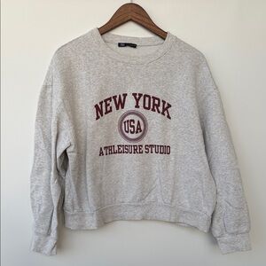 Zara Light Gray Crewneck Sweatshirt with Burgundy 'New York USA' Graphic
